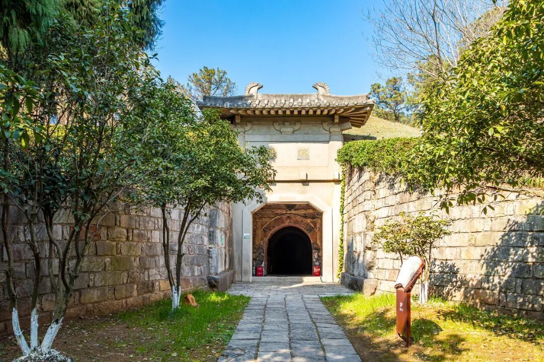 生于七夕,死于七夕:李煜死后1048年,毒酒、假墓和《太平年》的账该算清了