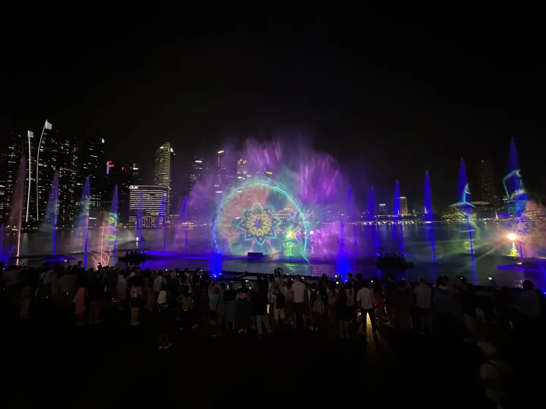 两场灯光秀都免费,但顺序错了只能看一场:新加坡两大灯光秀一晚看全的完整路线