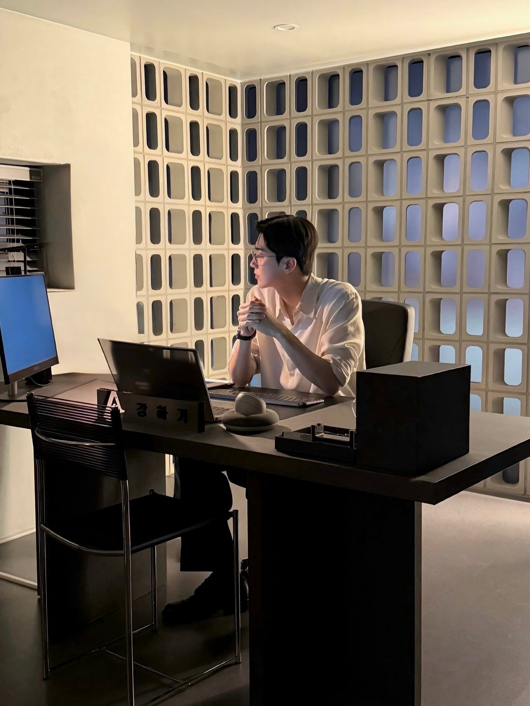 一部赢口碑,一部卡在3.6%收视:《王国》七年后,金慧埈终于熬到了收获期