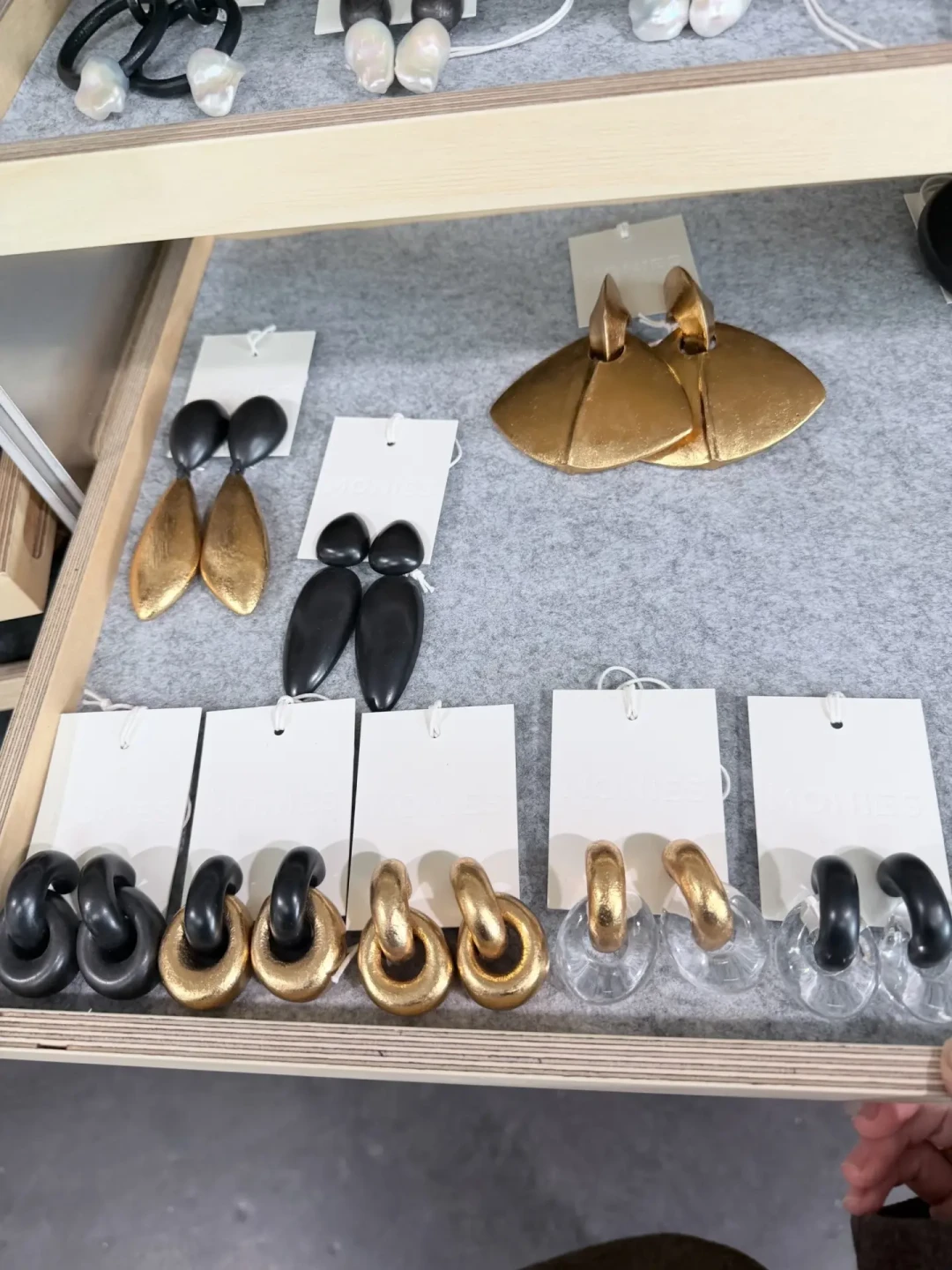 王菲连续两年带火的MONIES,热度退了还值得买吗?价格档位、购买渠道和避坑点一次说清