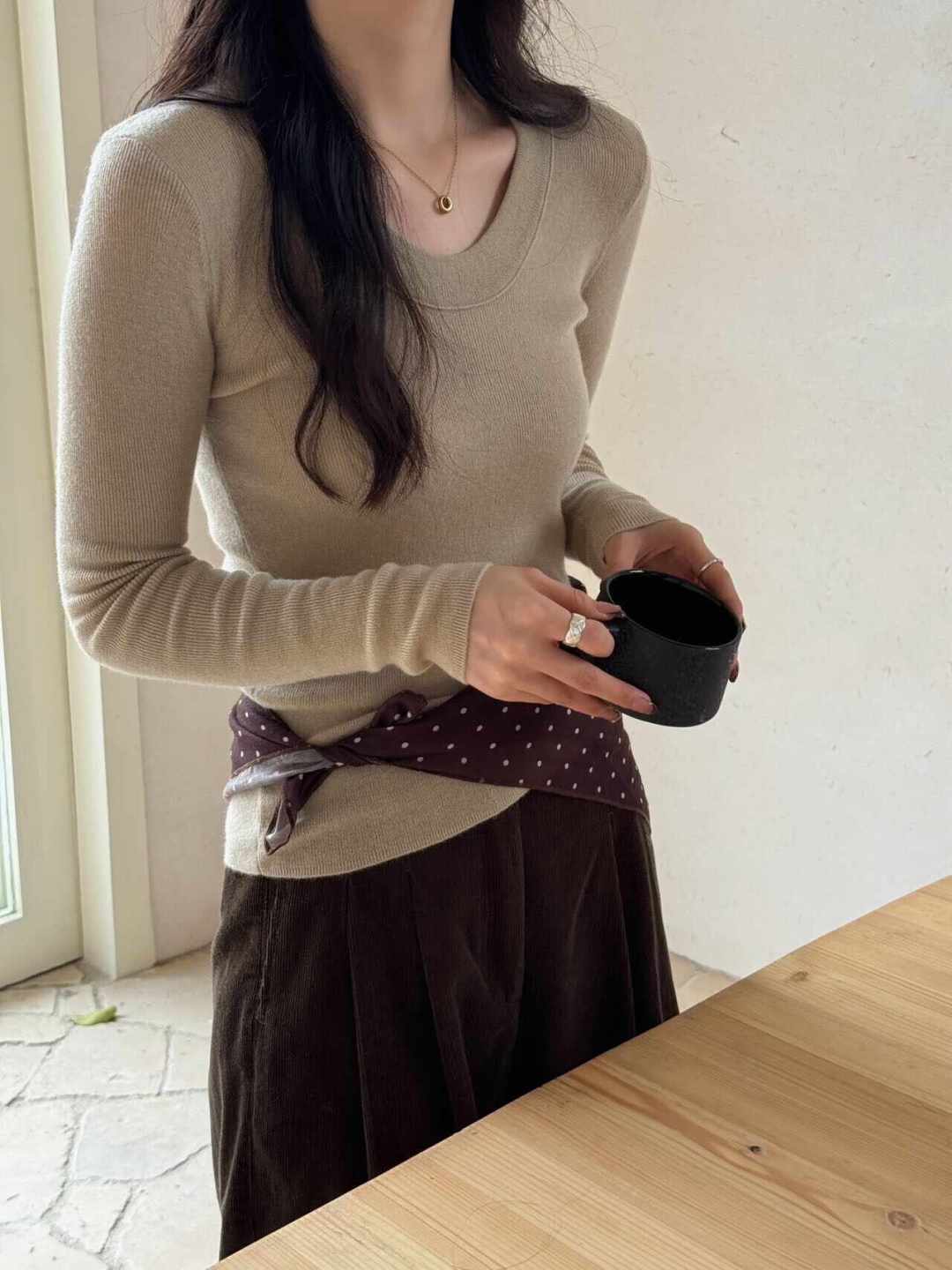 莫兰迪色一上身就显脏?对完小红书公式派和知乎翻车帖,发现问题在面料不在肤色