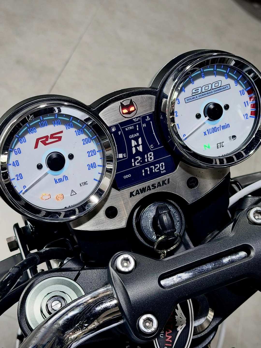 川崎忍者500都降到2.98万了,新款Z900RS却卖11.98万不松口:这台复古四缸到底在赚谁的钱?
