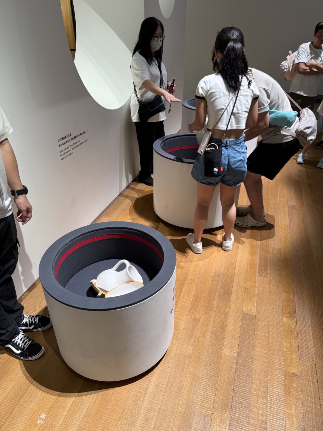 M+的八月末班车:周五晚免费看5小时21分的“睡觉电影”,周日“诗歌电话”就挂断了