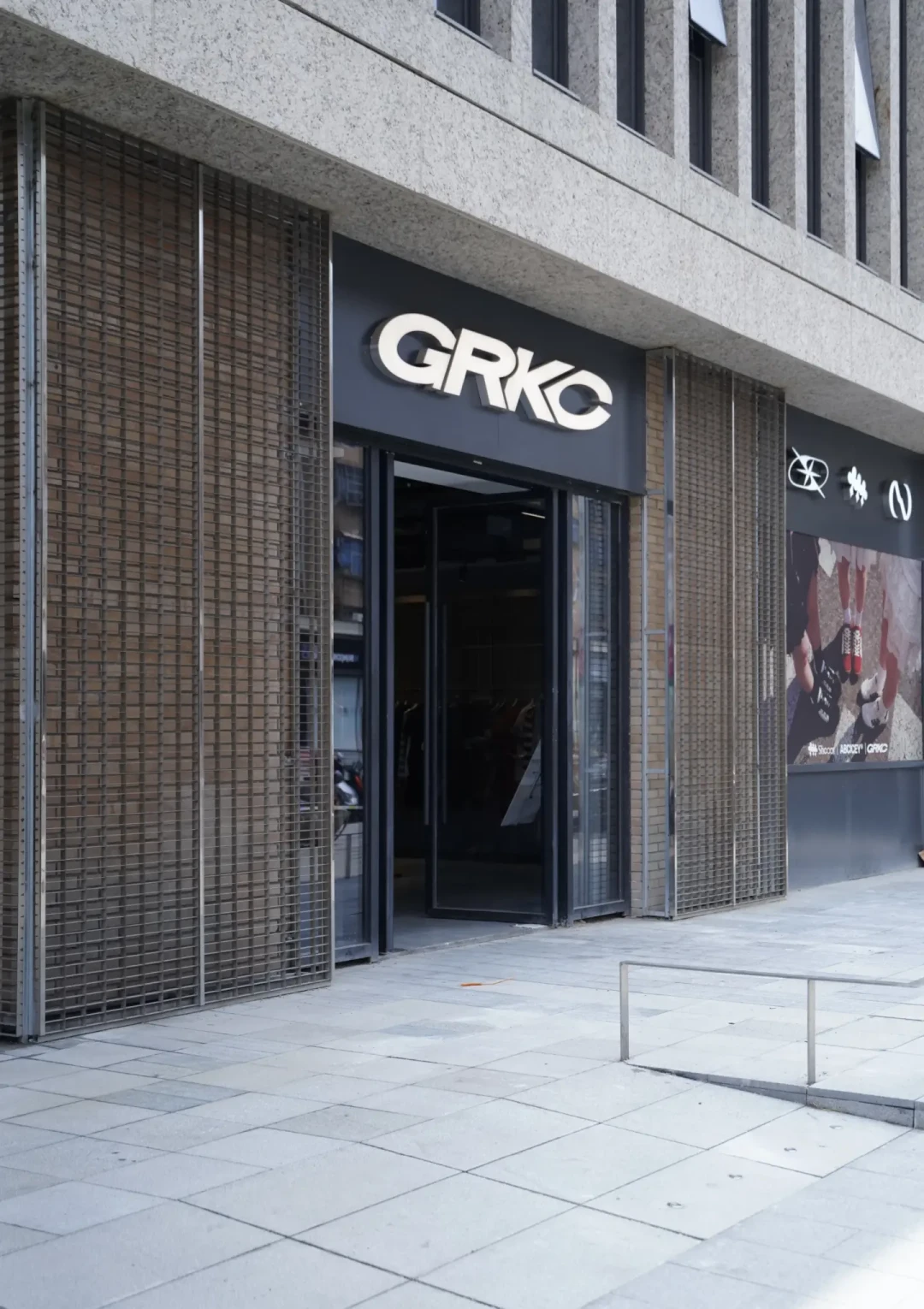GRKC洛阳首店开业,被TF家族上身的百元国潮,该买什么、避什么坑?