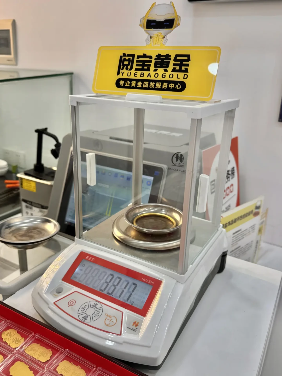 金饰克价重回1365元,老铺二手价却腰斩:买金前,这笔