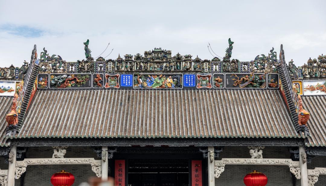 岭南最热闹的地方在屋顶:灰塑、陶塑、嵌瓷分辨实用指南
