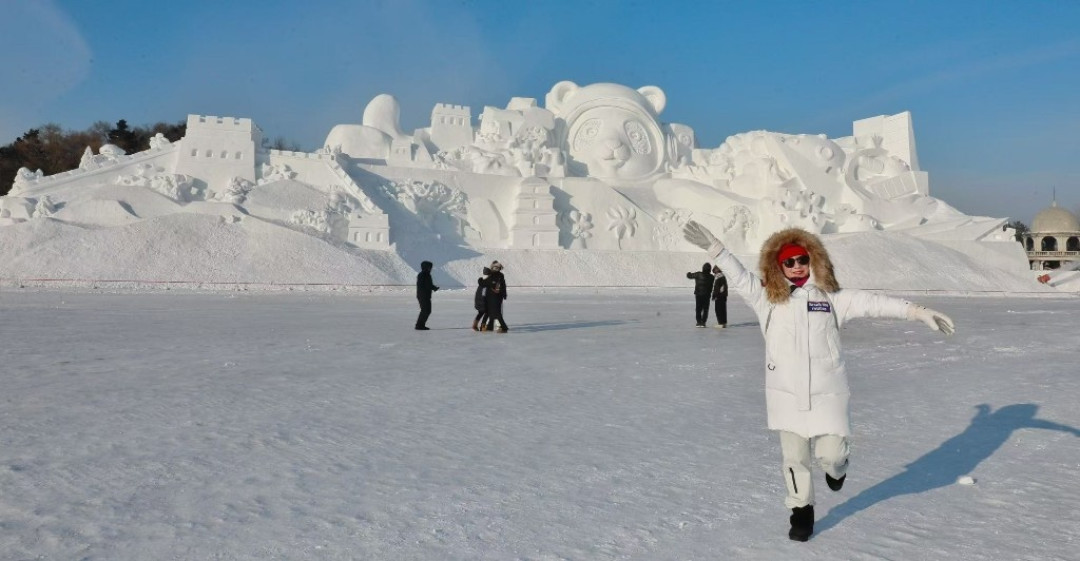 哈尔滨已经在为下一个冬天存冰了:看完这一季雪雕的亮点和坑,再决定什么时候去