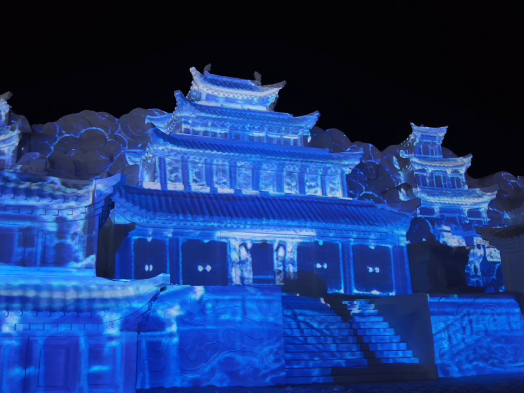 哈尔滨已经在为下一个冬天存冰了:看完这一季雪雕的亮点和坑,再决定什么时候去