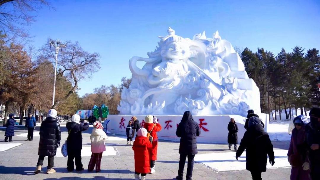 哈尔滨已经在为下一个冬天存冰了:看完这一季雪雕的亮点和坑,再决定什么时候去