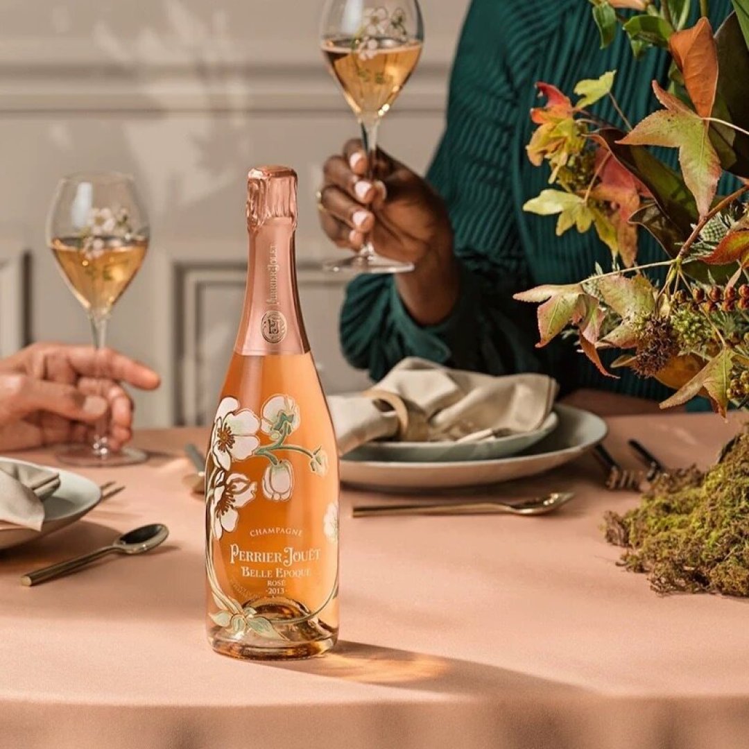有人叫它香槟公主,有人说它像花香啤酒:婚宴季前,把巴黎之花一次讲明白