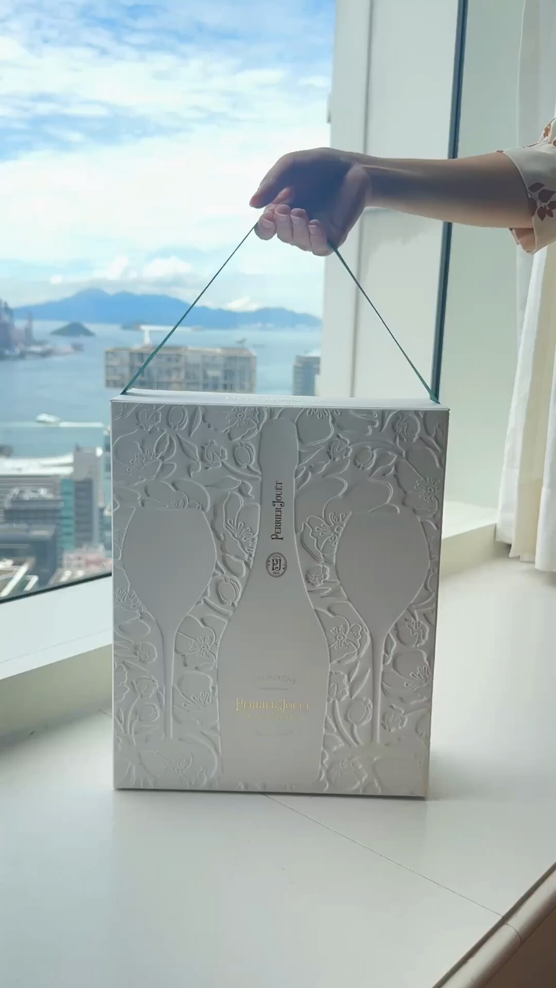 有人叫它香槟公主,有人说它像花香啤酒:婚宴季前,把巴黎之花一次讲明白