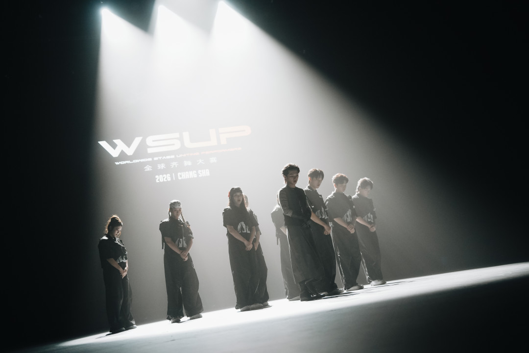 《Bad Guy》刷屏之外:周震南8月现场全盘点,补课路线、观看渠道和下一个蹲点都在这