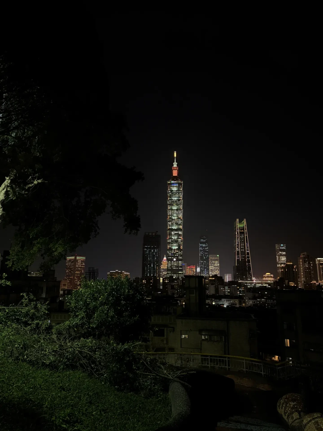 91分钟，508米，零保护：霍诺德爬台北101，到底厉害在哪？