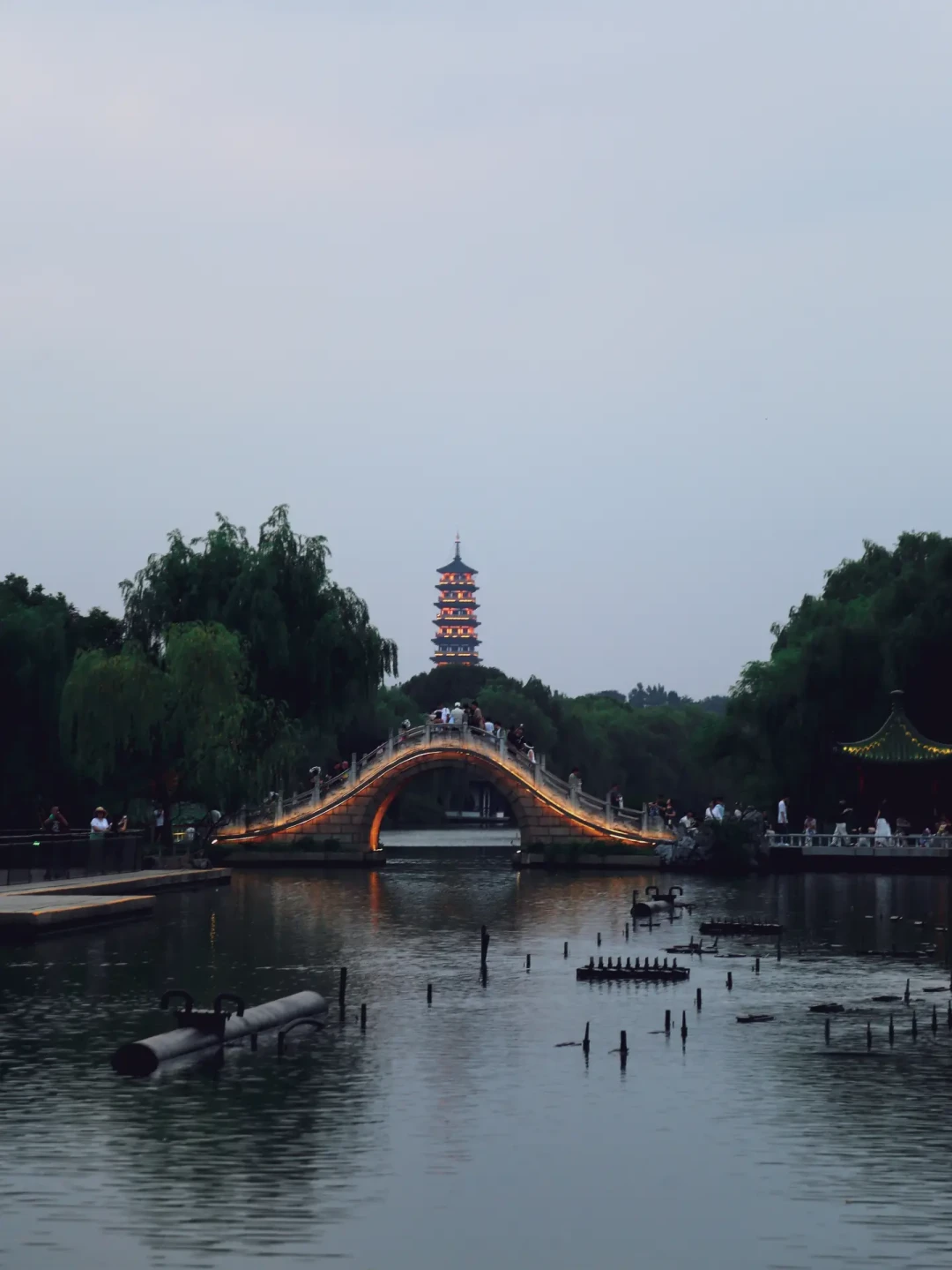 120元的瘦西湖夜游,有人说“美到失语”,有人骂“大坑”:差的,是这几条信息