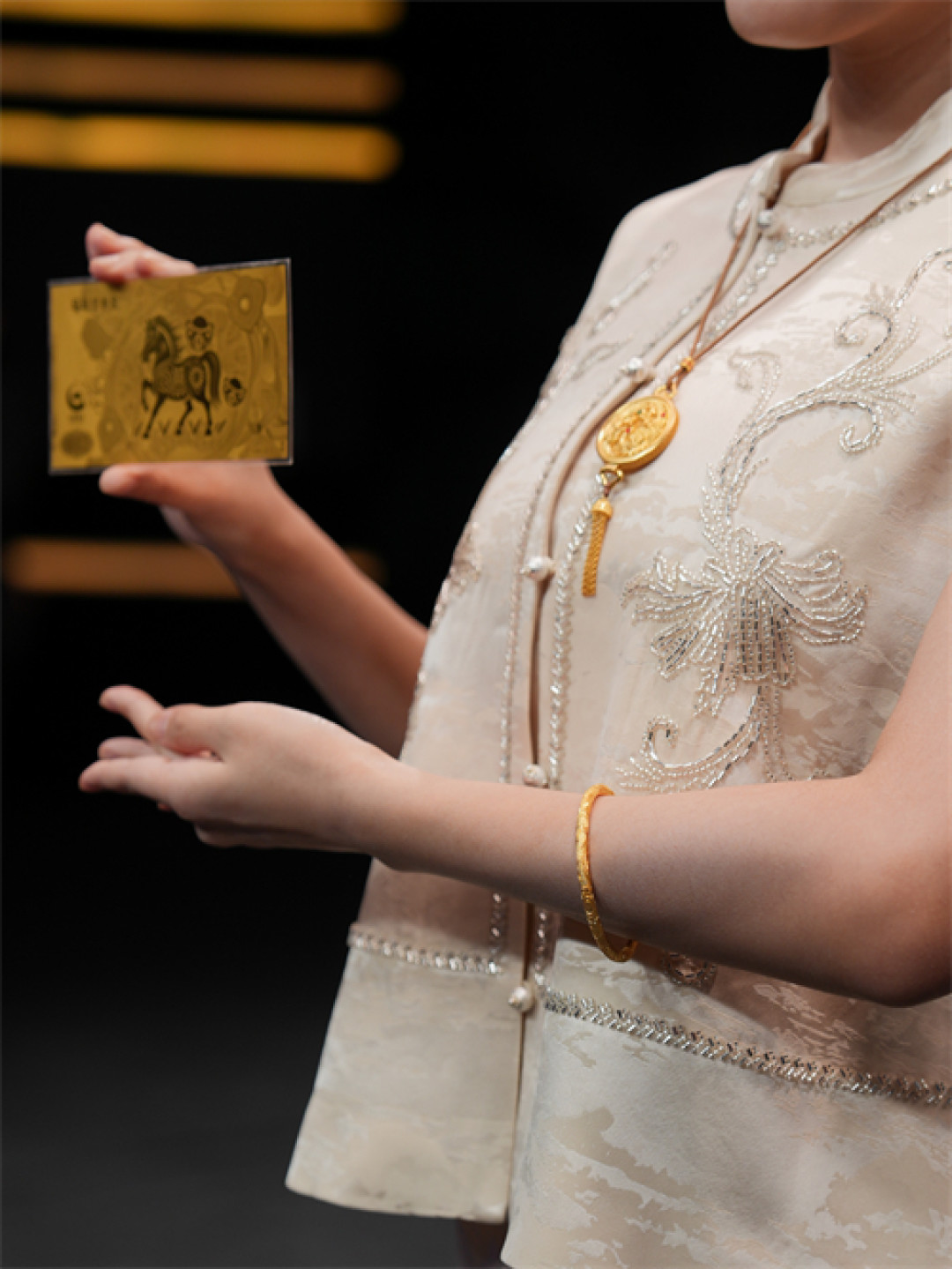 金价站上4600美元创三个月新高,清崎的“崩盘预言”兑现了一半:普通人能抄的不是目标价
