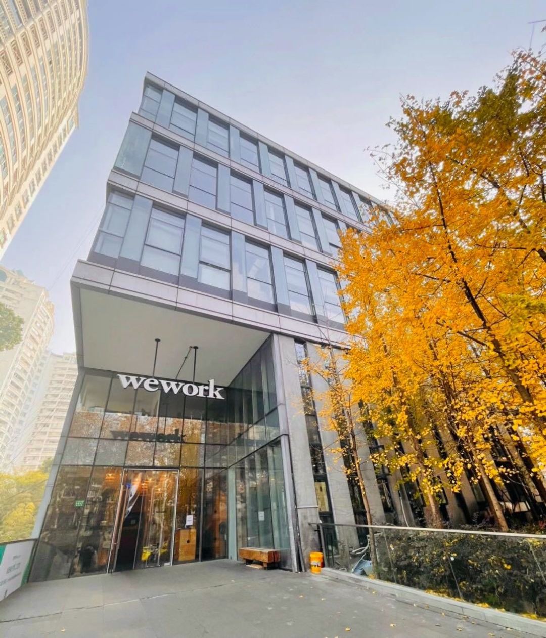 WeWork不是破产了吗,为什么又开始涨价了:租个工位前,先把这笔账算清楚