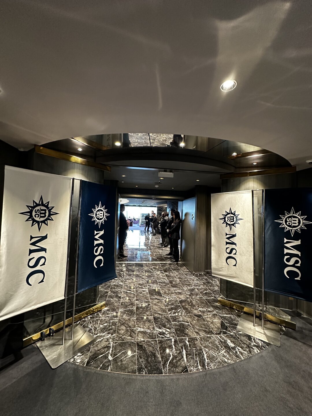 MSC荣耀号国庆航次进入涨价期:内舱、阳台房还是游艇会,我翻完全网真实测评帮你算了这笔账
