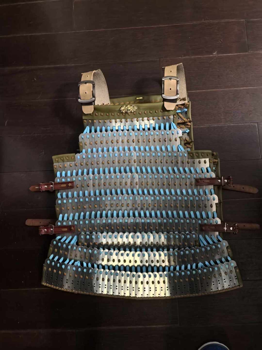 自己做一套甲胄要花多少钱?把五条入坑路线的成本算明白了