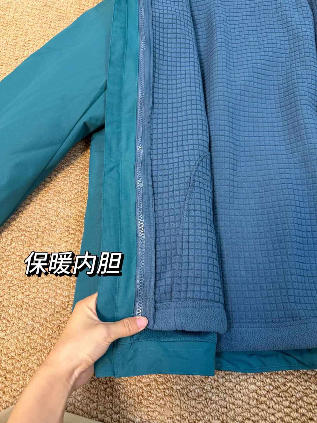 被老玩家骂“割韭菜”,却被普通人买成第一件:入秋前把三合一冲锋衣这笔账算清