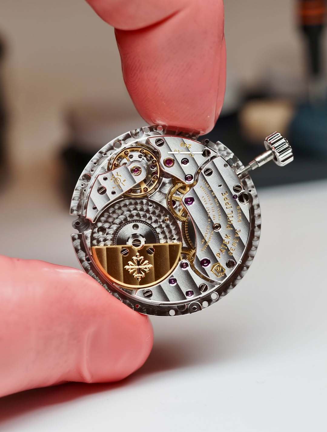 1万的浪琴戴6年,二手卖1000,保养要1400:机械表的保养账,三种人三种算法