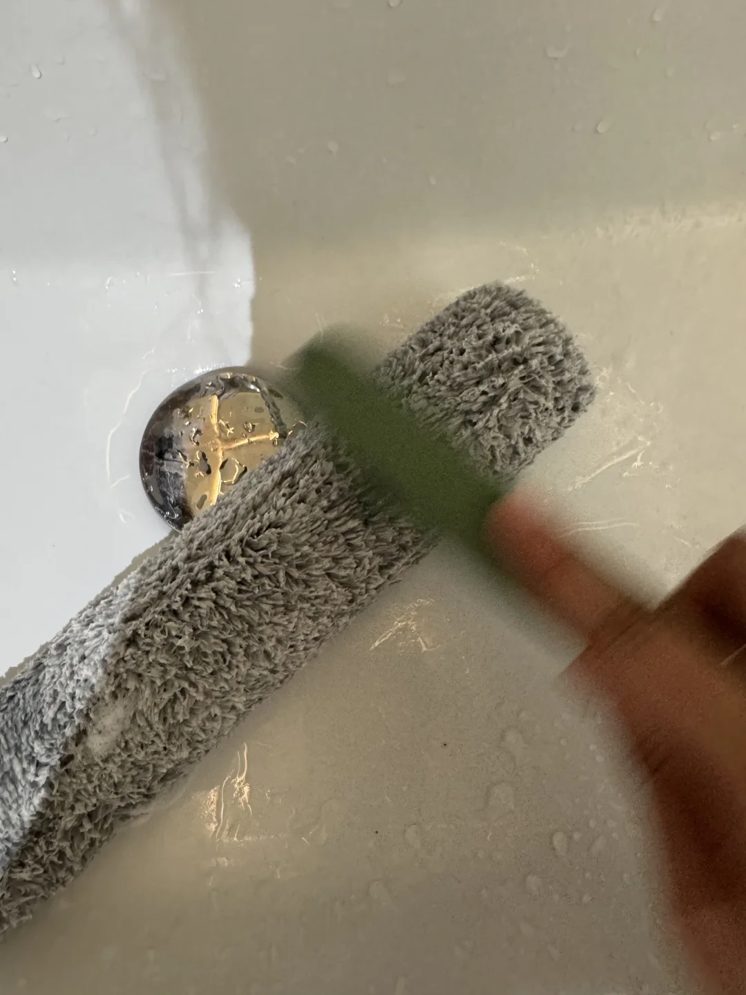 自清洁了、水也倒了、也烘干了，还是臭：翻遍全网吐槽和自救帖，洗地机的臭味就藏在这3个地方