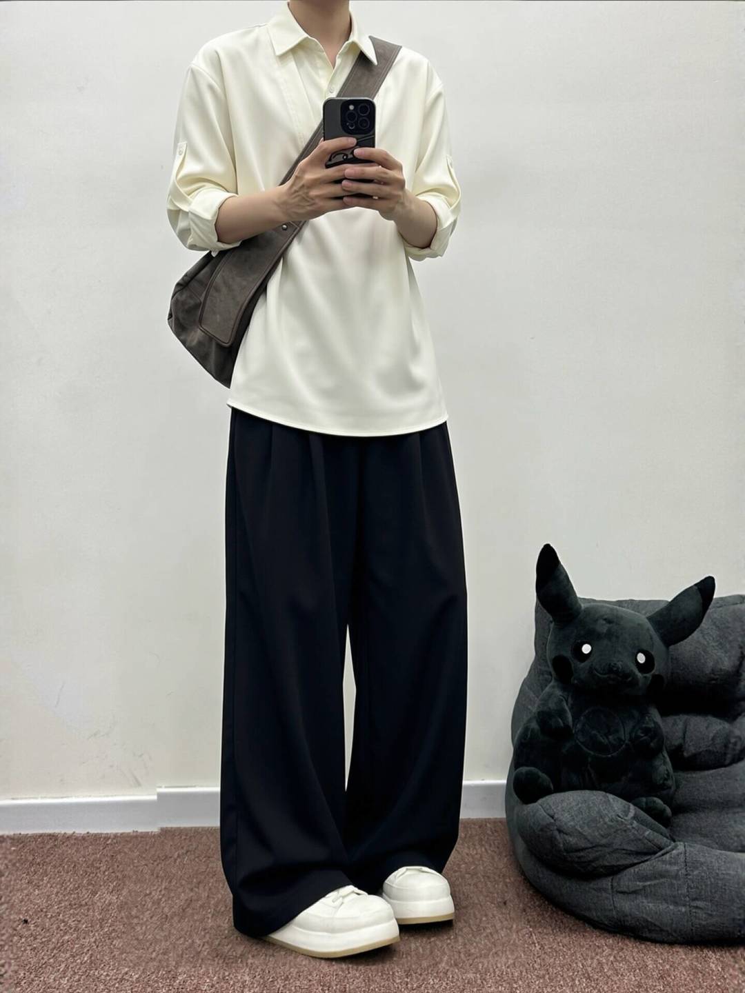 别再把黑白灰棕当百搭色了:早秋囤货前,先搞懂这 4 个坑