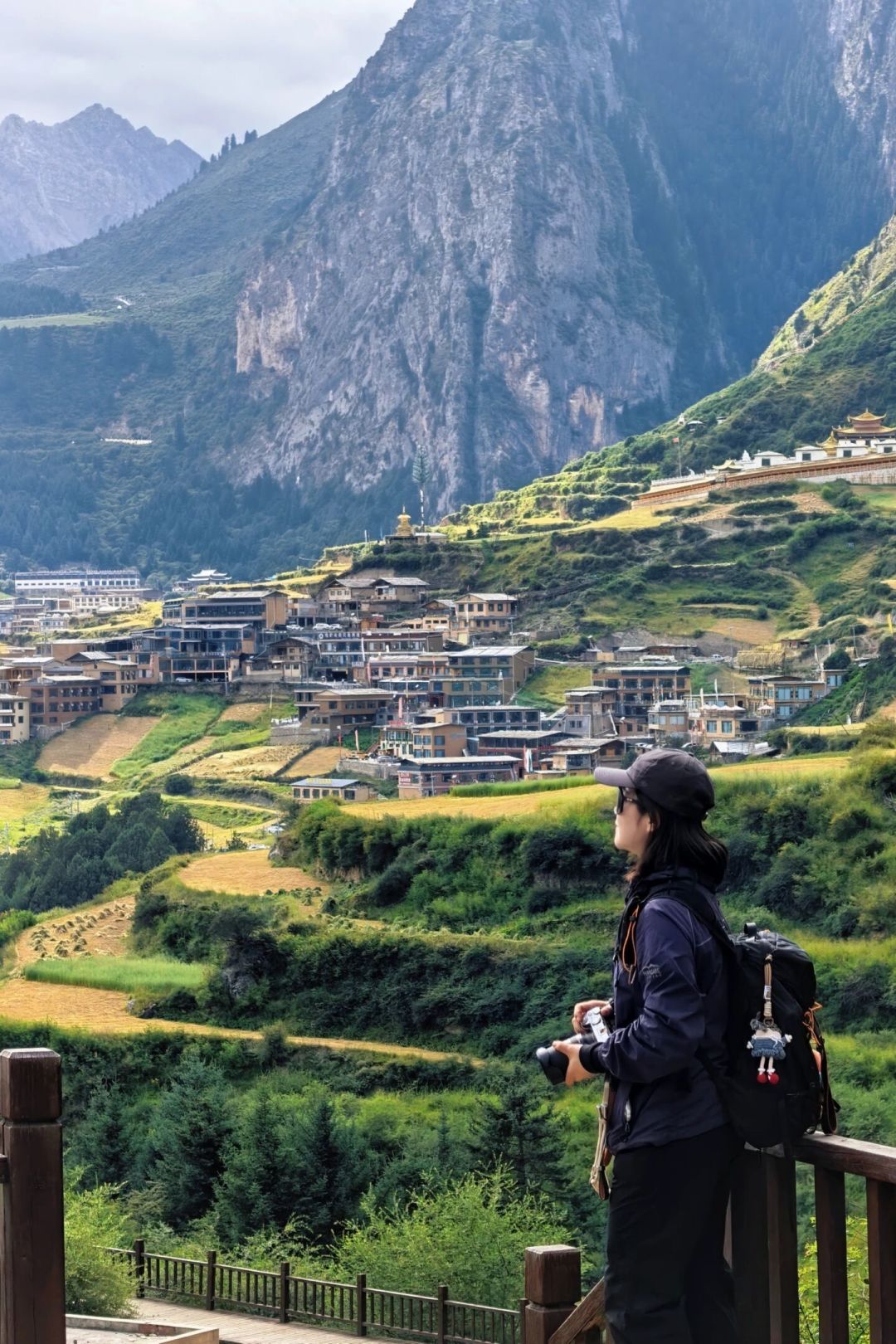 国庆出发,一半秋色已经谢了:今年摩旅的黄金窗口在中秋周,六个方向对着假期对表再走