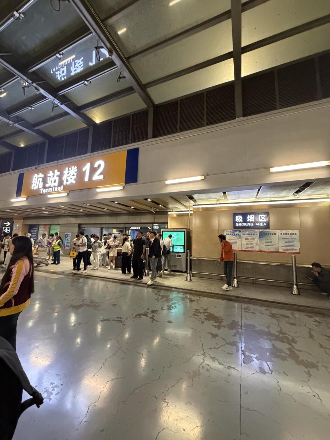 云南二手烟吵上热搜:非吸烟人群暴露率69.4%全国第一,去云南之前把这份避雷和举报指南看完