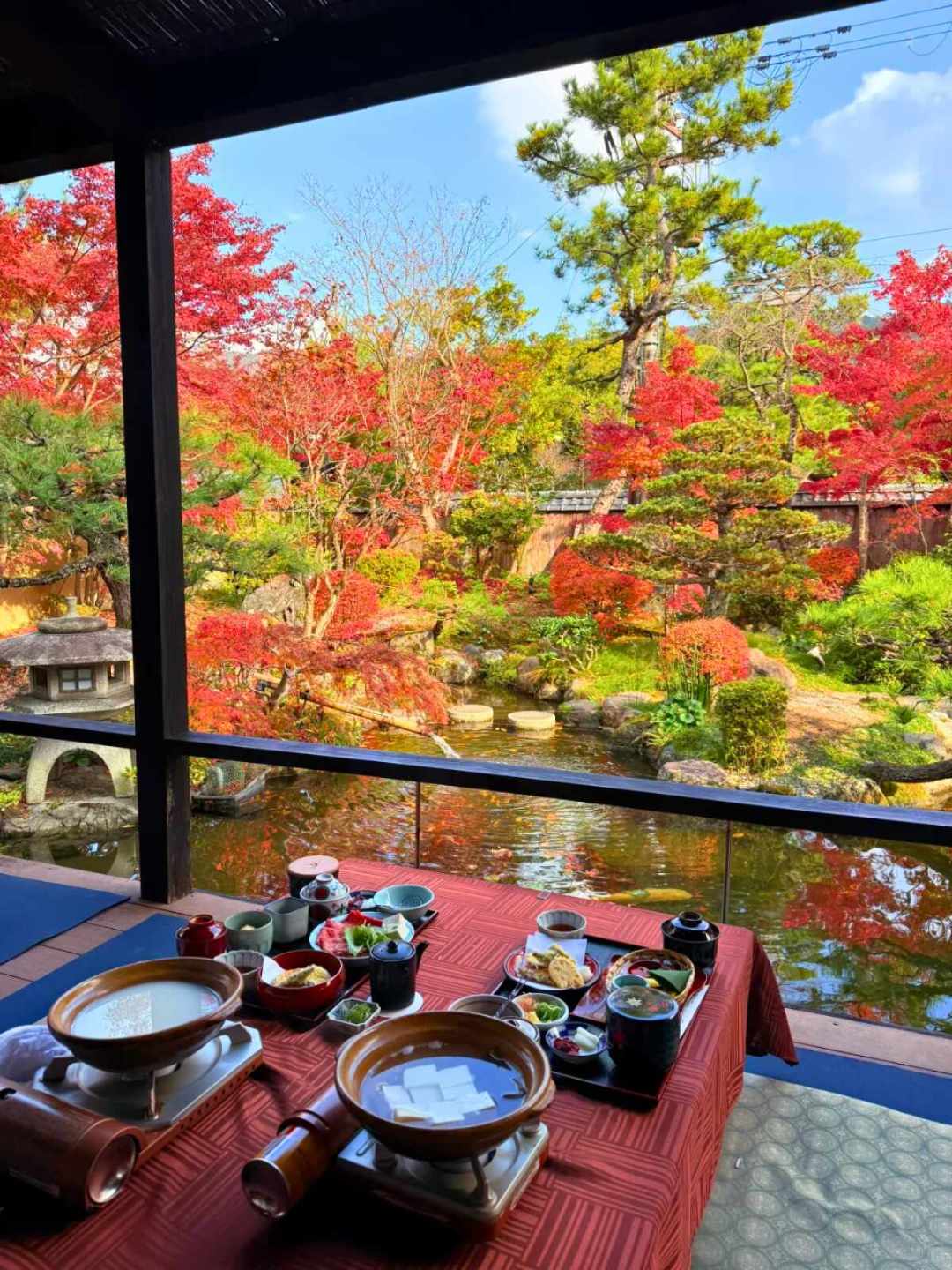 京都涨三倍,大阪腰斩:今秋日本酒店裂成两个世界,订红叶季前先算三笔账
