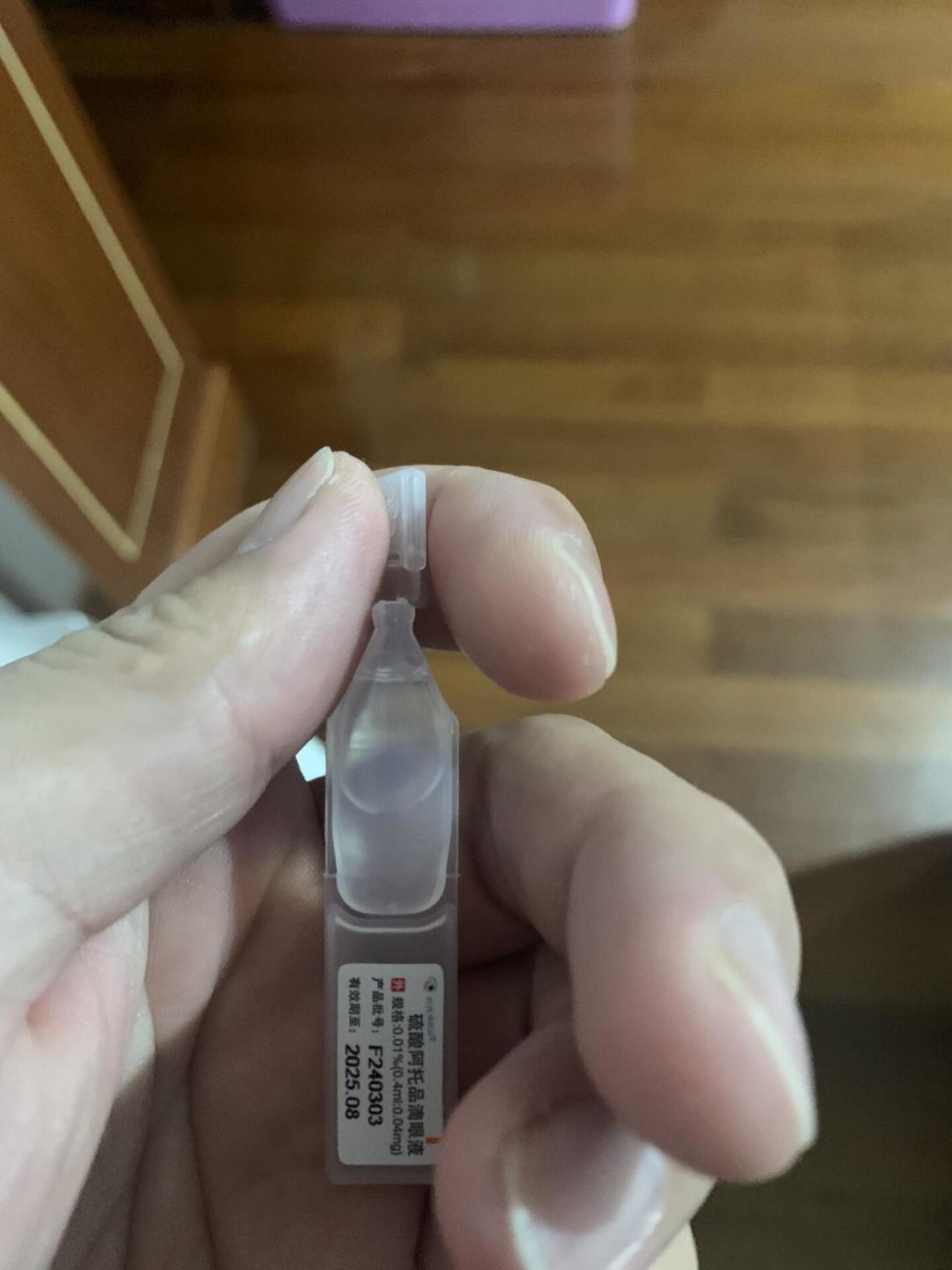暑假最后KPI是带娃查视力：阿托品300元，离焦镜4000元，OK镜上万——近视防控四档钱，哪笔才值得花？