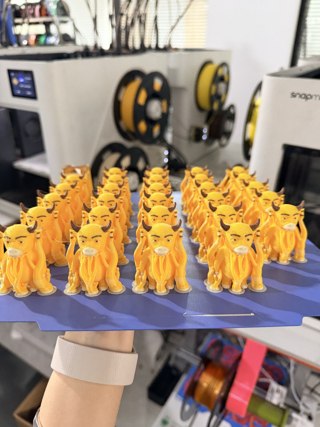 《牛来》的牛被3D打印玩家拽出屏幕:6.5元包邮一只,但卖之前先看看泡泡玛特的前车之鉴