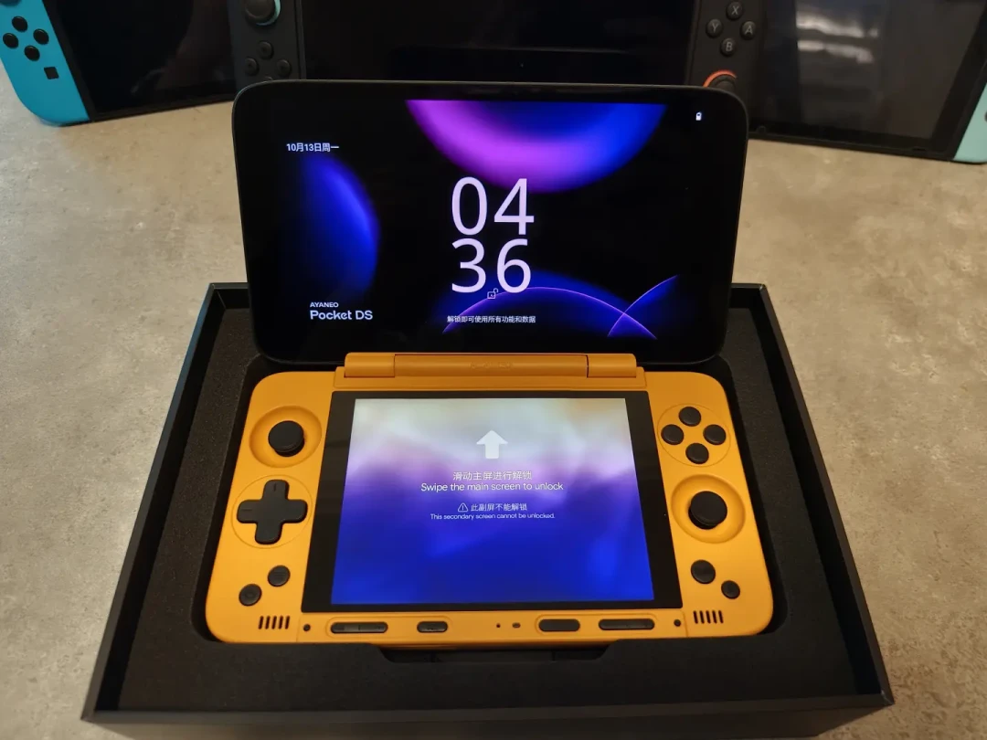 Pocket DS快成“传家宝”了:官方只剩少量预订,第三方半年后来货卖到3499,这台双屏怀旧机还值得上车吗