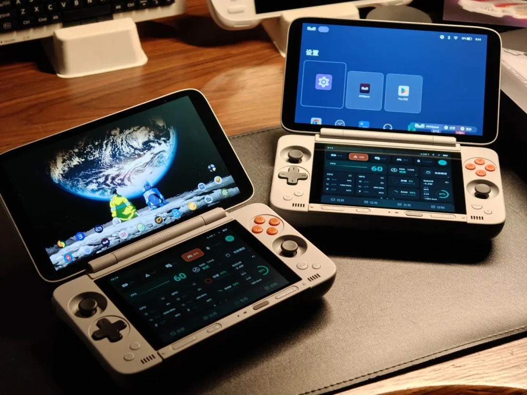 Pocket DS快成“传家宝”了:官方只剩少量预订,第三方半年后来货卖到3499,这台双屏怀旧机还值得上车吗