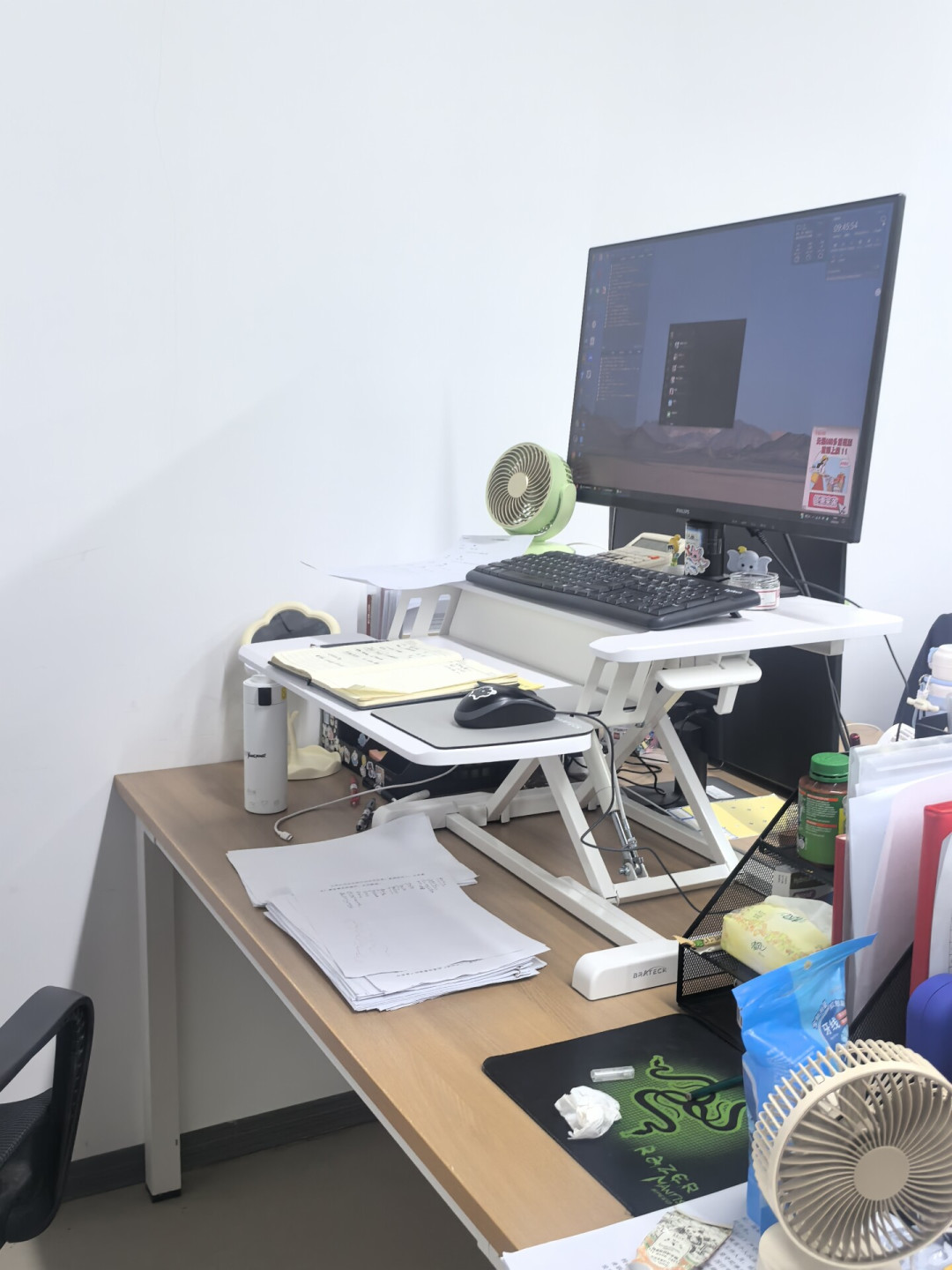 一半人喊久坐救星，一半人50块甩卖：你搜的升降桌测评一半是软文，入职季下单前先答这4个问题