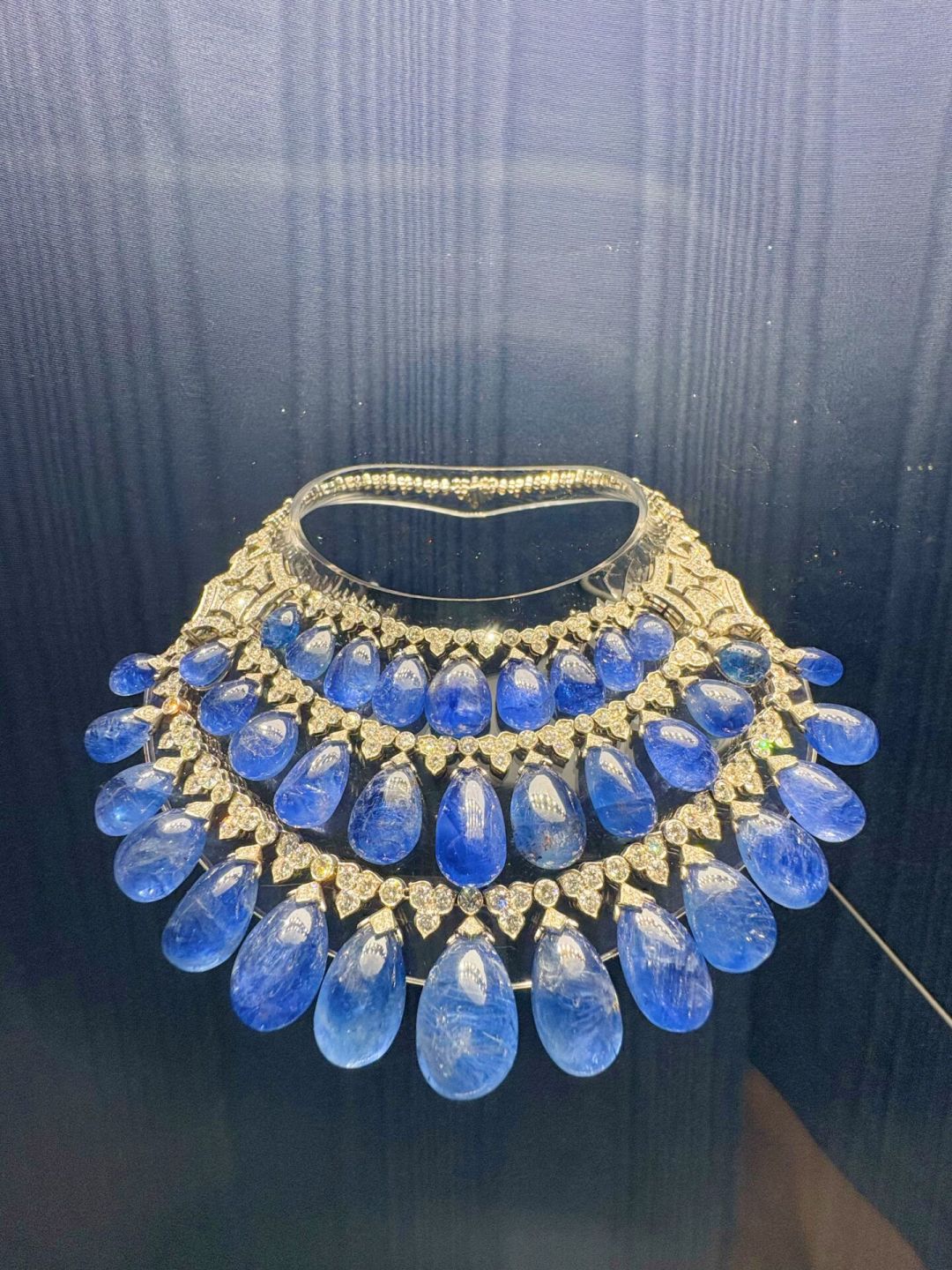 九月上海三场顶级珠宝展撞档：HW免费但仅7天，宝格丽“免费”帖别信——门票、预约和避坑我都核了