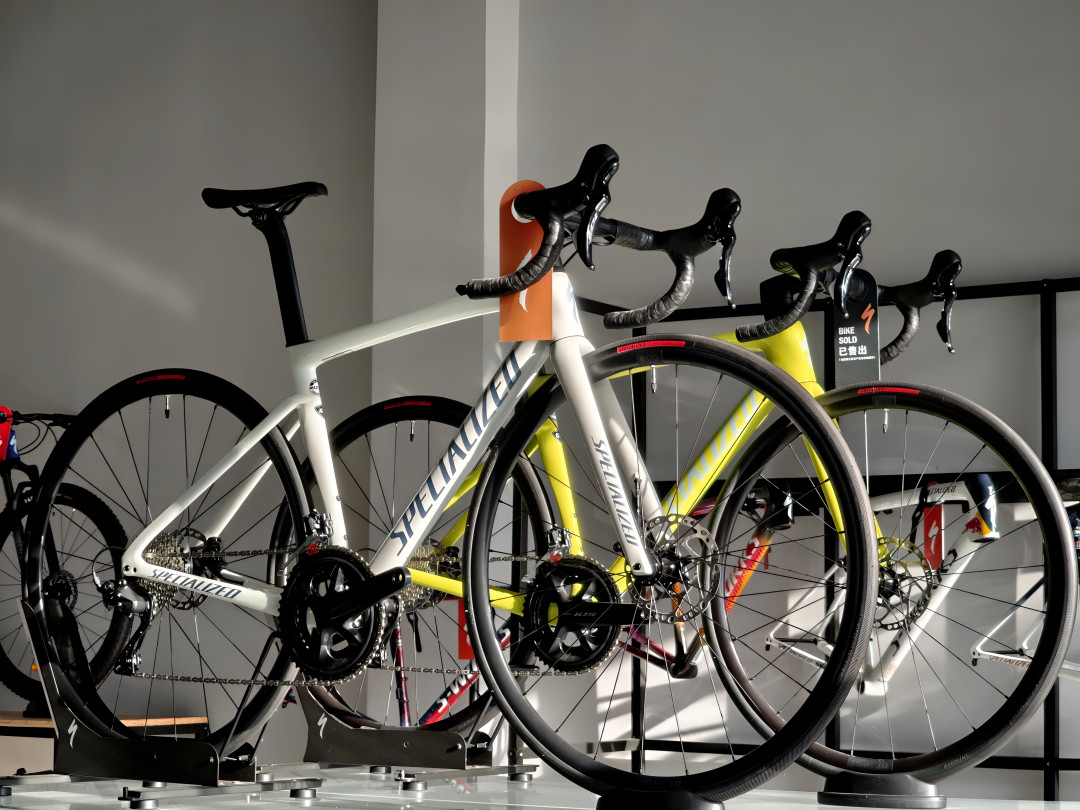 闪电SL7跌到1.4万,捷安特TCR清仓5598元:五个价位段摆在一起,两个品牌的答案完全不一样