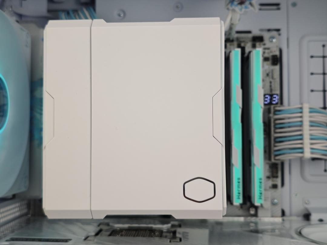 9800X3D散片跌到2324元，3600人却在吵散片是不是特挑雷：算完账，盒装差价才几十块