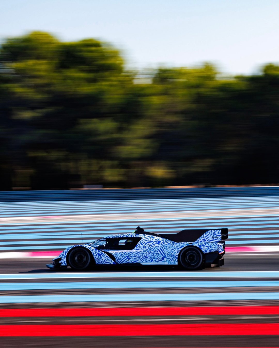福特的5.4升自吸V8勒芒Hypercar完成首测:58年后再冲一场全场冠军,热闹是真的,坎也是真的