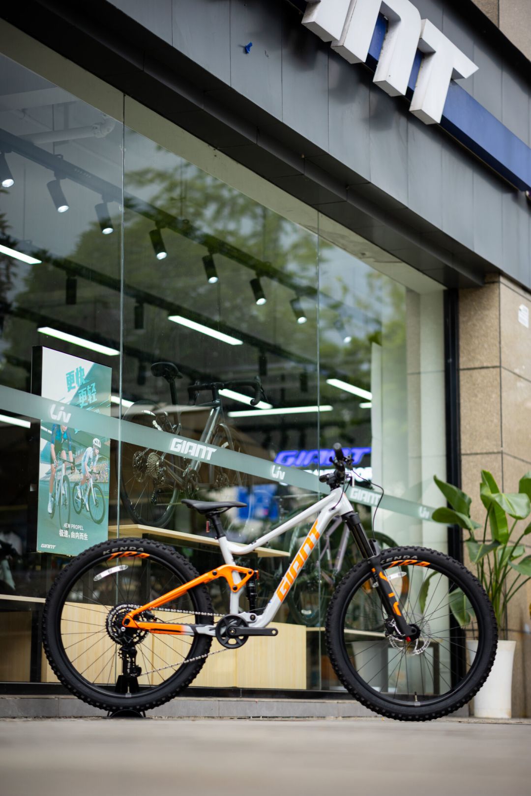 捷安特把入门软尾打到3998元:Stance 3到店,同价27款XTC800怎么选