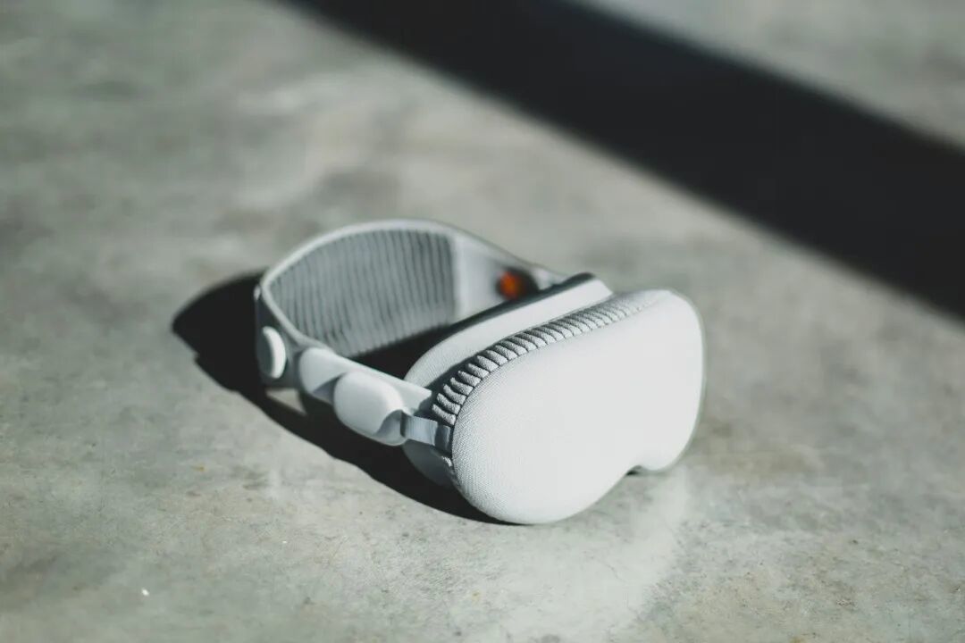 苹果砍掉VR内容团队的当天,我把“买头显看电影”这笔账重算了一遍