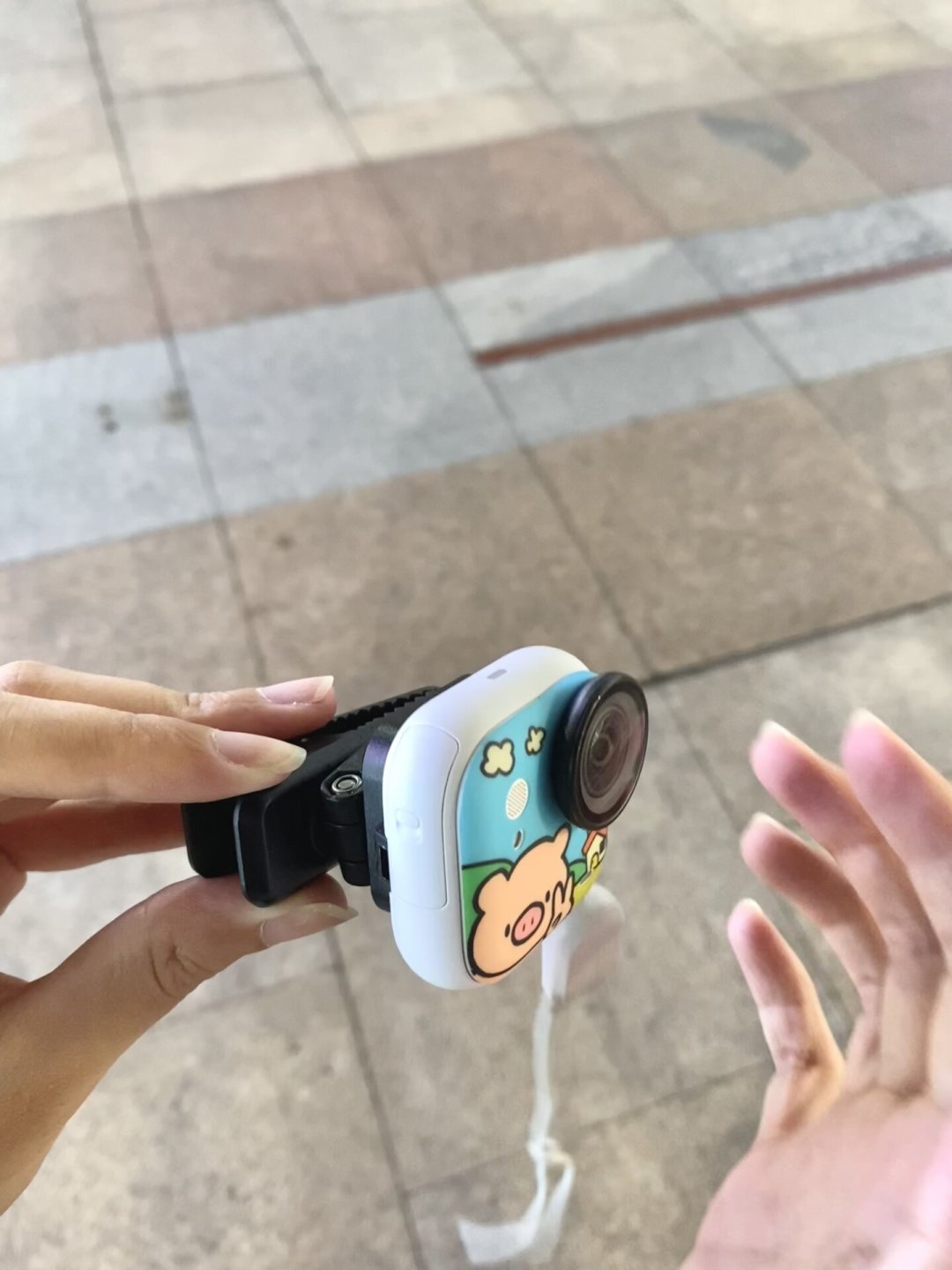 拇指相机承包了今夏的爆款视频：睡眠实验、排球视角、追星直拍都火了，2598元下单前，先看完这三句降温话