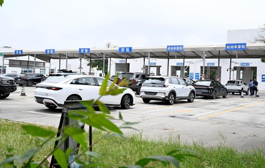 短视频说“8月15日年检变严、尾气9辆半过不去”:对完生态环境法典原文、山西落地通报和八部门抽查,查的是检测站,年检前你做对4件事就行
