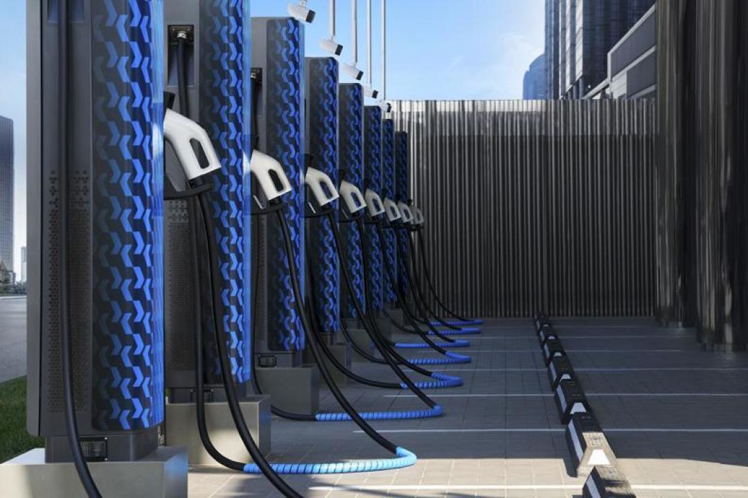 宝马把充电的牌桌,摆到了奔驰和问界中间:逸安启的800kW,你实际能用上几成?