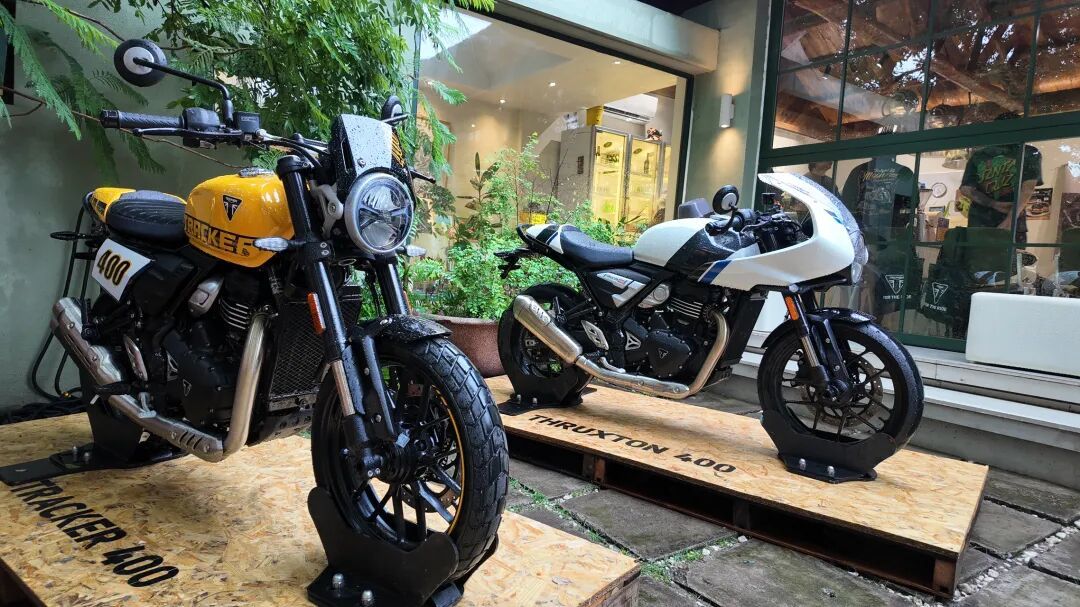 Tracker 400 落地 33900 元,凯旋 400 家族凑齐五台车:翻完三个平台的提车作业,我整理出一份选购账单和两个等车信号