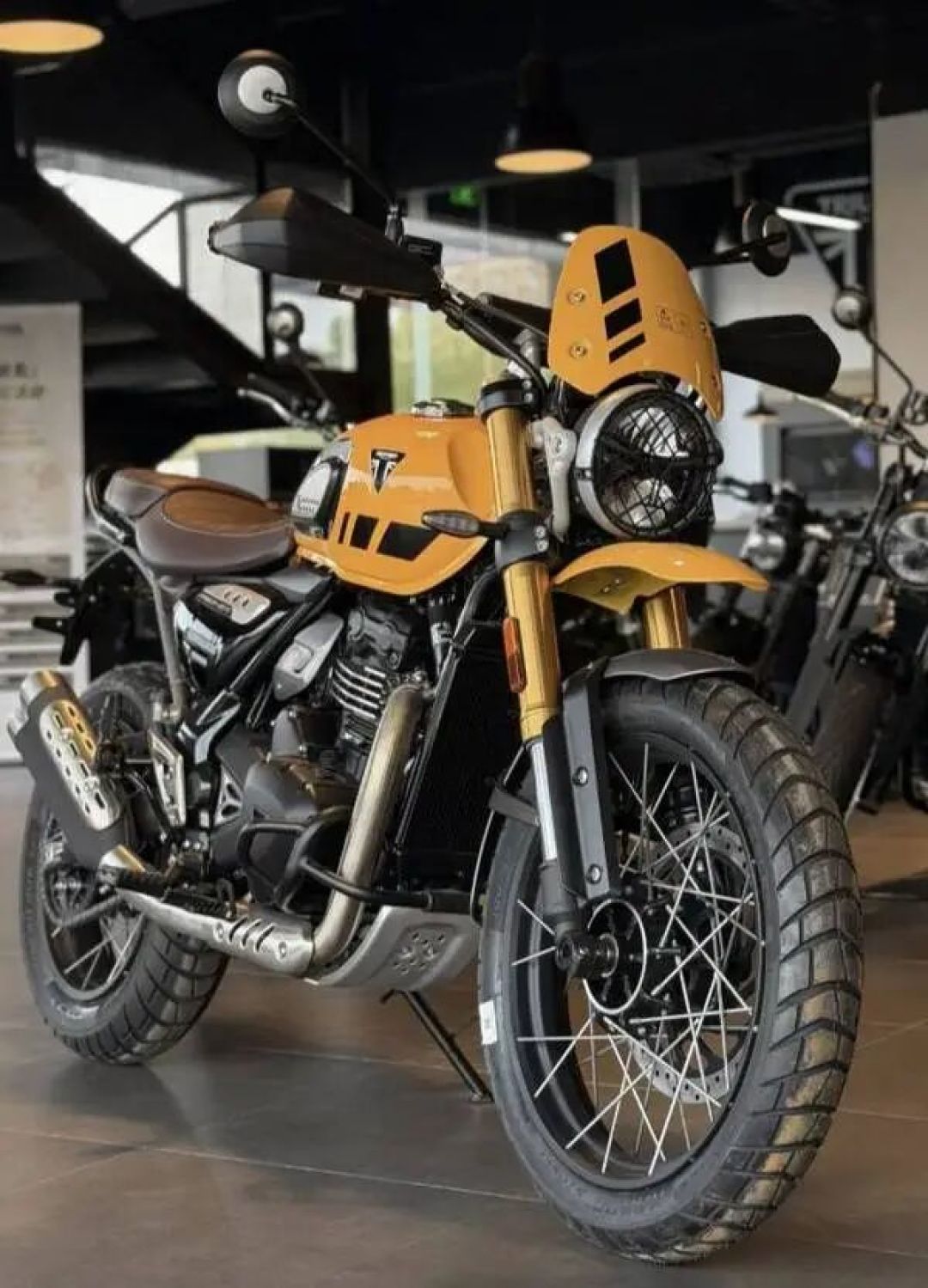 Tracker 400 落地 33900 元,凯旋 400 家族凑齐五台车:翻完三个平台的提车作业,我整理出一份选购账单和两个等车信号