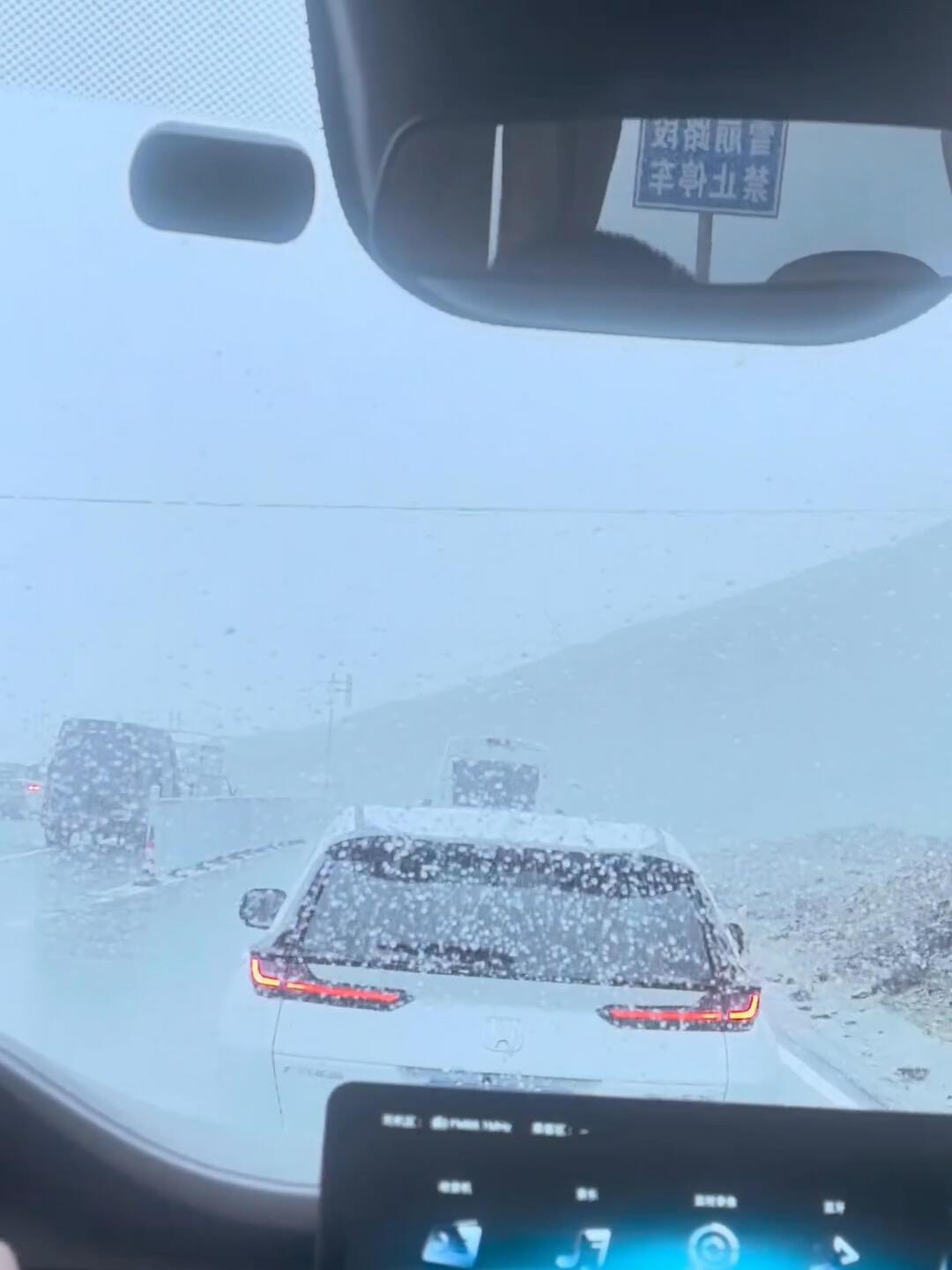 阿禾公路8月飞雪刷屏,十一自驾禾木的人,真正该盯的不是这场雪