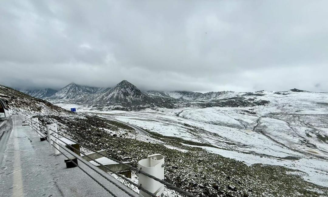阿禾公路8月飞雪刷屏,十一自驾禾木的人,真正该盯的不是这场雪