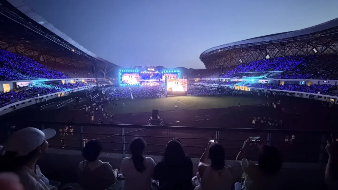 拼盘演唱会,同晚两场翻车:188元连荧光棒都没有,780元看了场企业年会——下单前先把五问答完