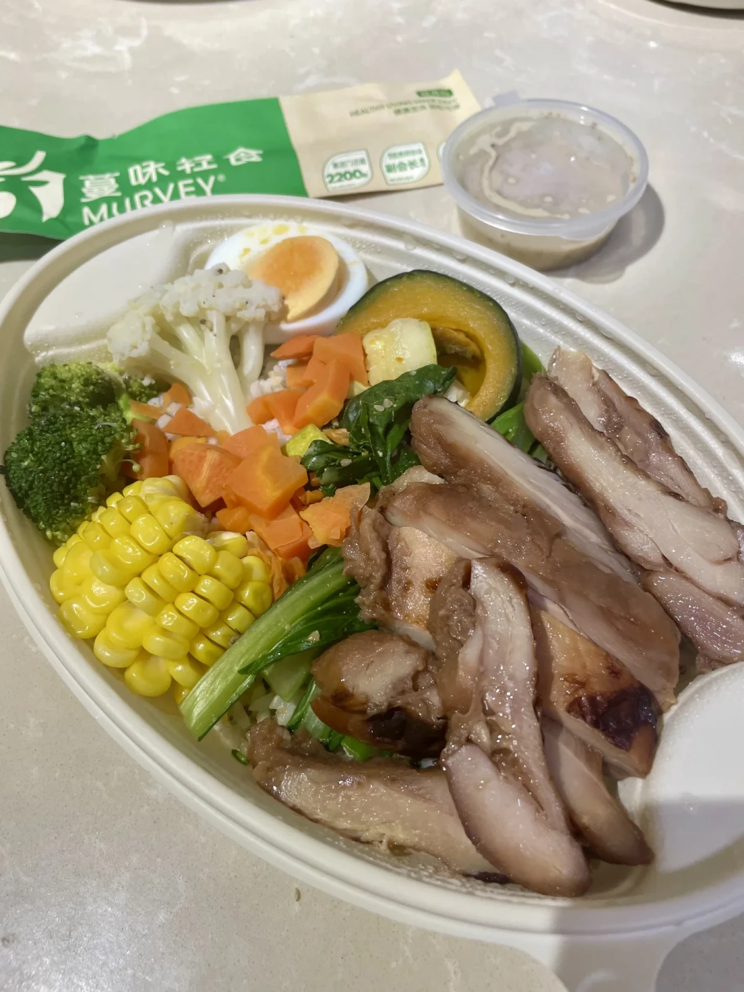 标275大卡实测1544大卡:这份重新被翻出来的轻食比较试验我替你对了一遍,28款有标注的24款热量超标,点单方法得改