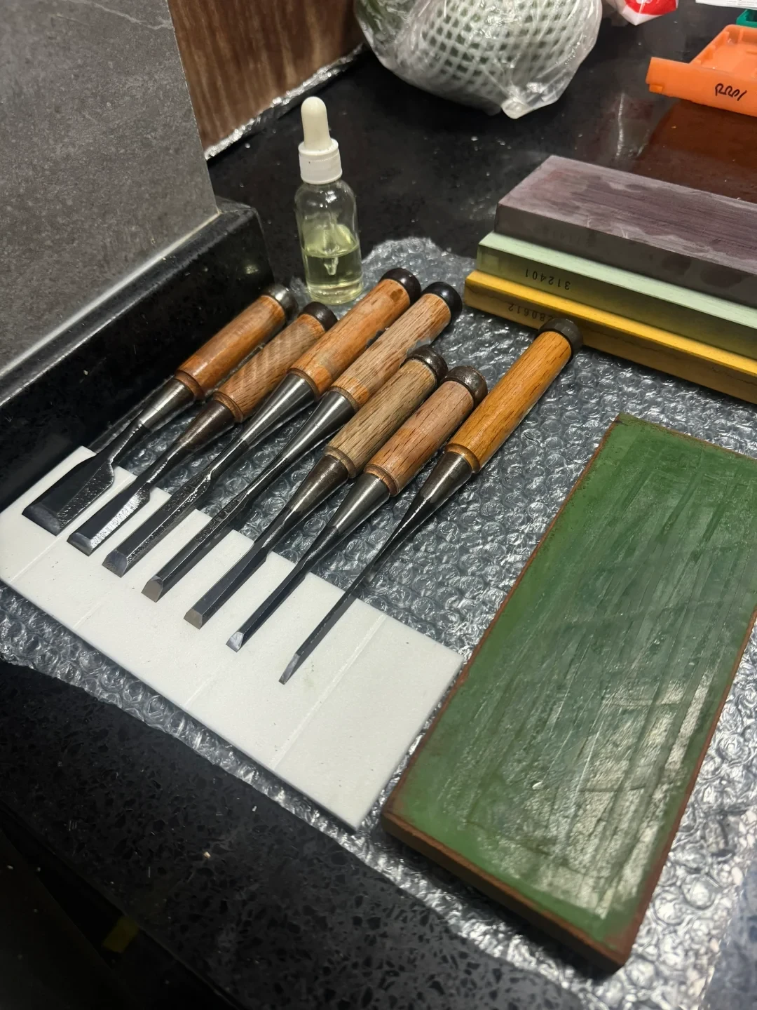 62万人围观别人磨凿子,自己的还是磨不快:我翻完三个平台的磨刀帖,整理出2个错误和3条预算路线